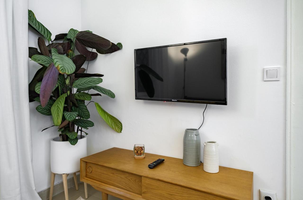 New! Unique 1 Bedroom Apartment- Santa Catarina 42 Lisbon Exterior photo